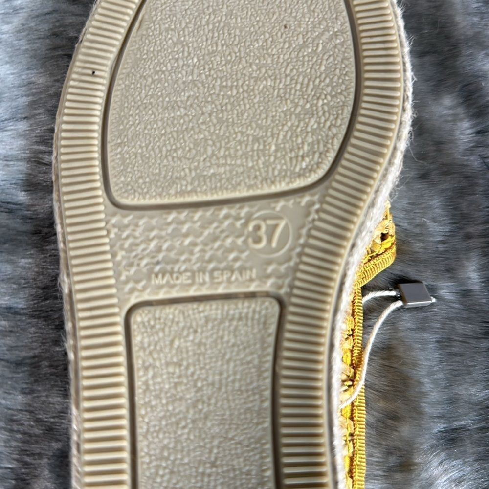 Perfect Summer Slippers! - Picture 5 of 7